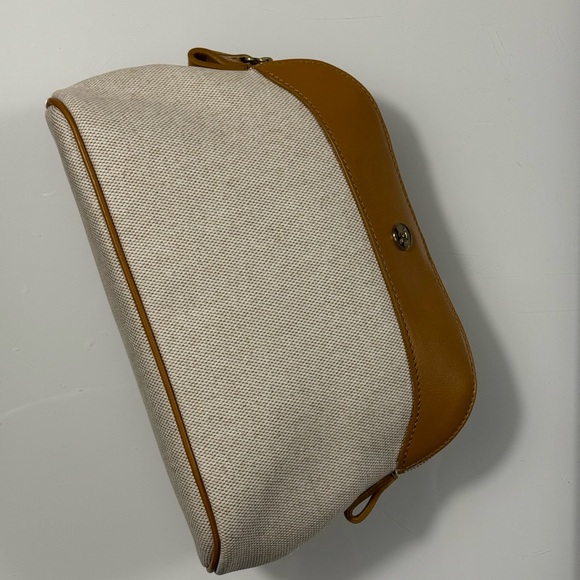 Paravel Toiletry Bag - Picture 3 of 17